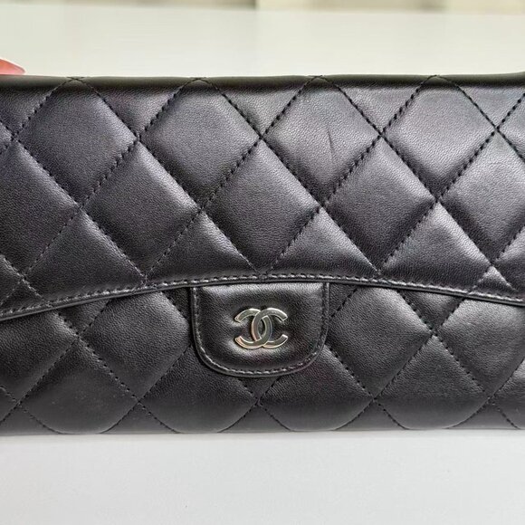 Chanel Black Leather Flap Wallet - Small Quilted Goods with Classic CC Logo - Picture 6 of 7